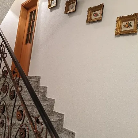 アパート Hrastik 2