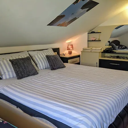 アパート Hrastik 2